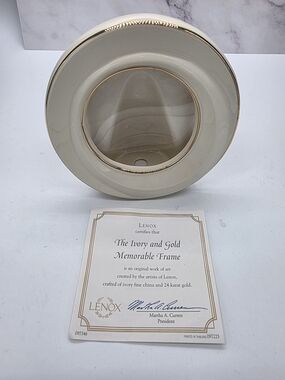 Lenox Ivory and Gold Round Photo Frame